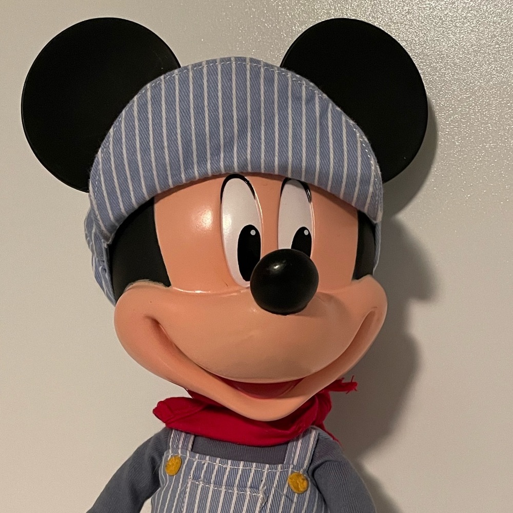 Train Conductor Mickey Mouse - Picture 5 of 6